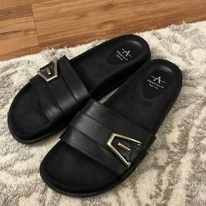 Aquatalia black leather upper slide sandals size 7 1/2